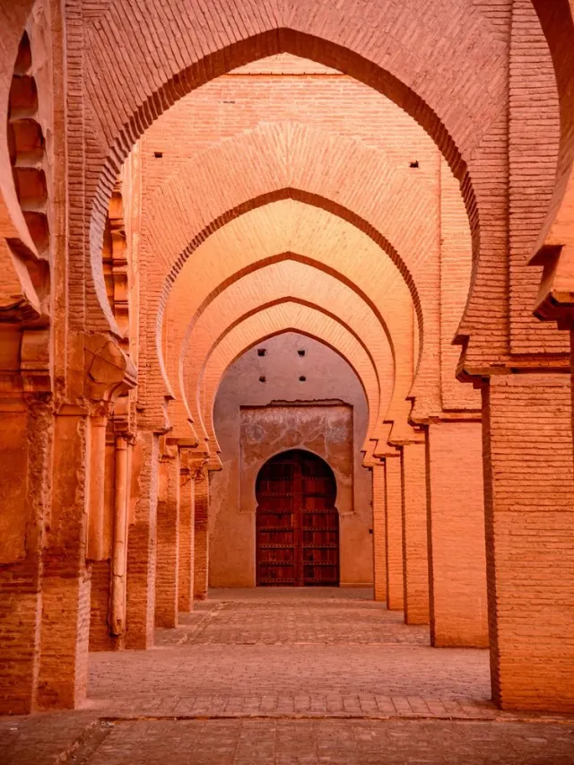 Arcades en terre cuite d’une architecture marocaine