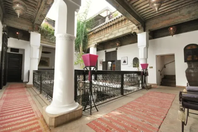 Colonnade et ferronneries du Riad Terra Bahia
